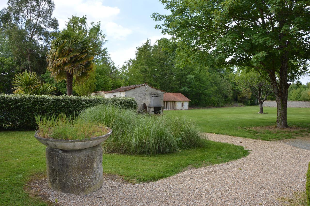 Logis Des Bessons Bed and Breakfast Migron Esterno foto
