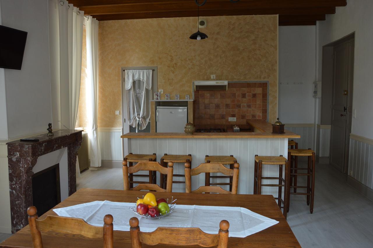 Logis Des Bessons Bed and Breakfast Migron Esterno foto